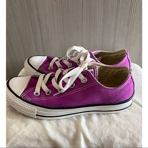 Converse All Stars - Women’s sz 6